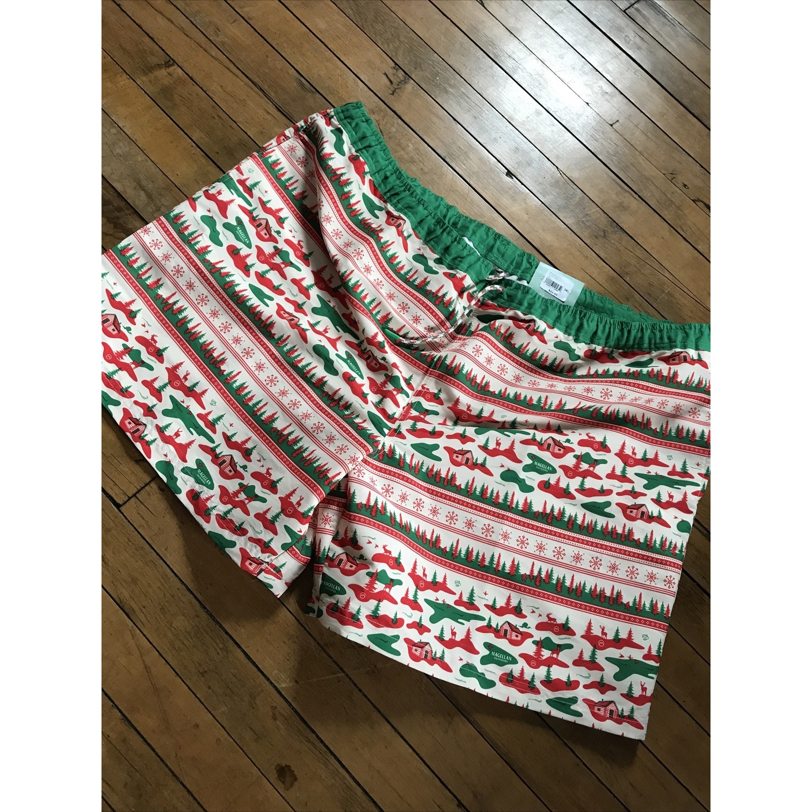Magellan Mens Fish Gear Boat Short Holiday Sweater Print Size Small (8)